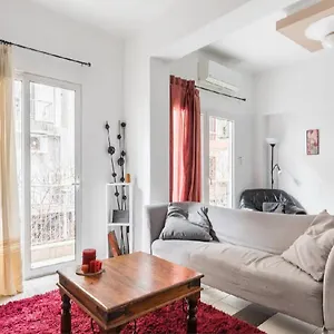 2bd- Perfect Location With Square View Apartment